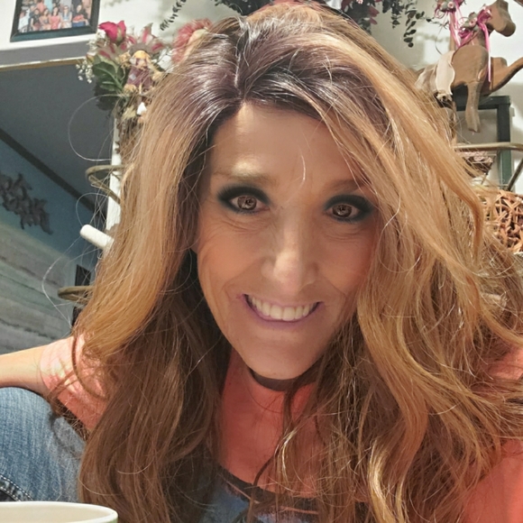 Meet your Posher, Susan - Picture 2 of 2